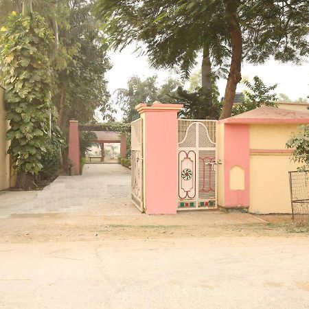 The Karnal Resort Buitenkant foto