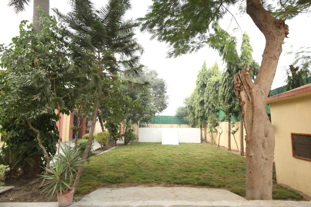 The Karnal Resort Buitenkant foto