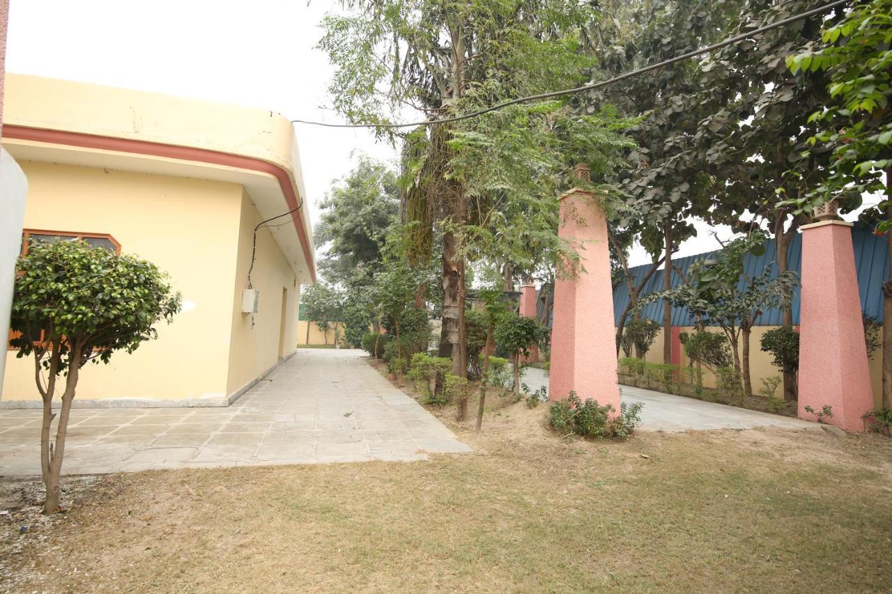 The Karnal Resort Buitenkant foto